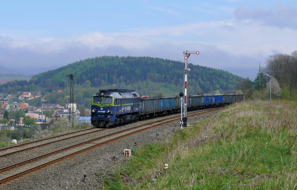 Nowa Ruda : ST44-1211 s nkladnm vlakem do Scinawky Srednie 