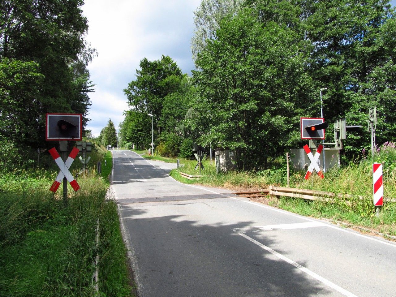eleznin pejezd u zastvky (kdysi stanice) Wstenselbitz na trati Mnchberg - Helmbrechts