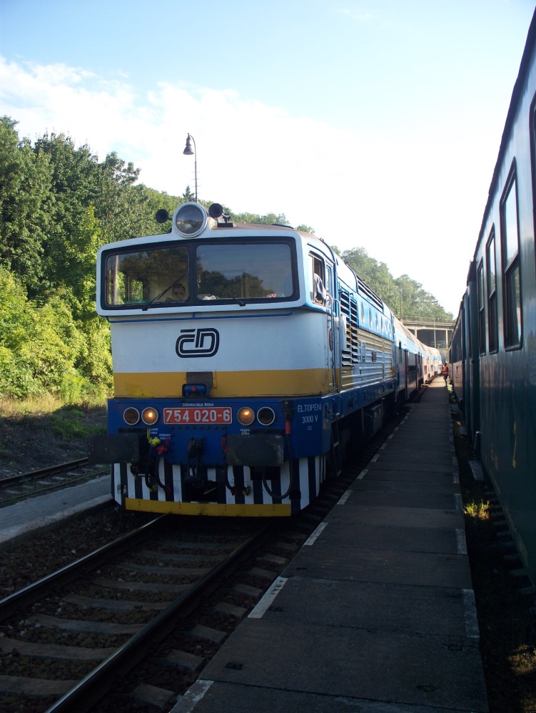 754 020-6 Praha-Brank (4.8.2012) - Os 9064