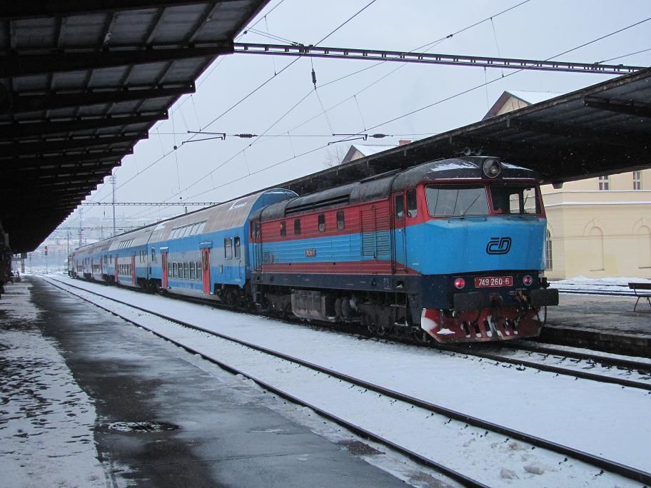 749 162 a 749 260 pk jako sv z ONJ na Hl.Nadra - Praha Vrovice - 18.12.2010.