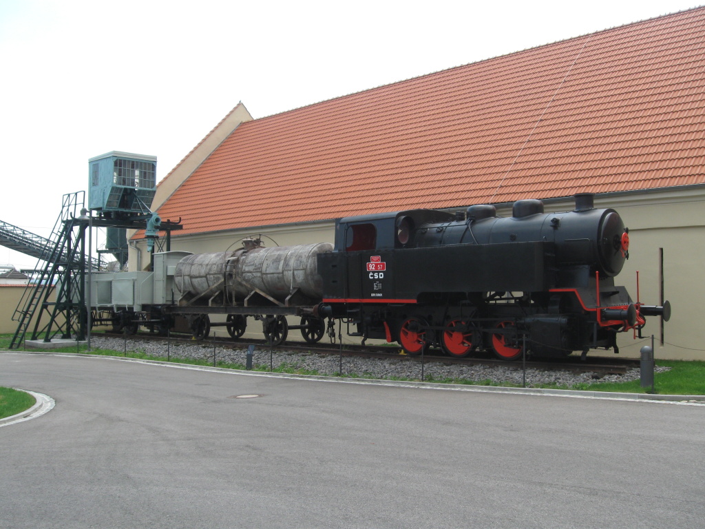 Historick vlakov souprava v cukrovarnickm muzeu v Dobrovicch