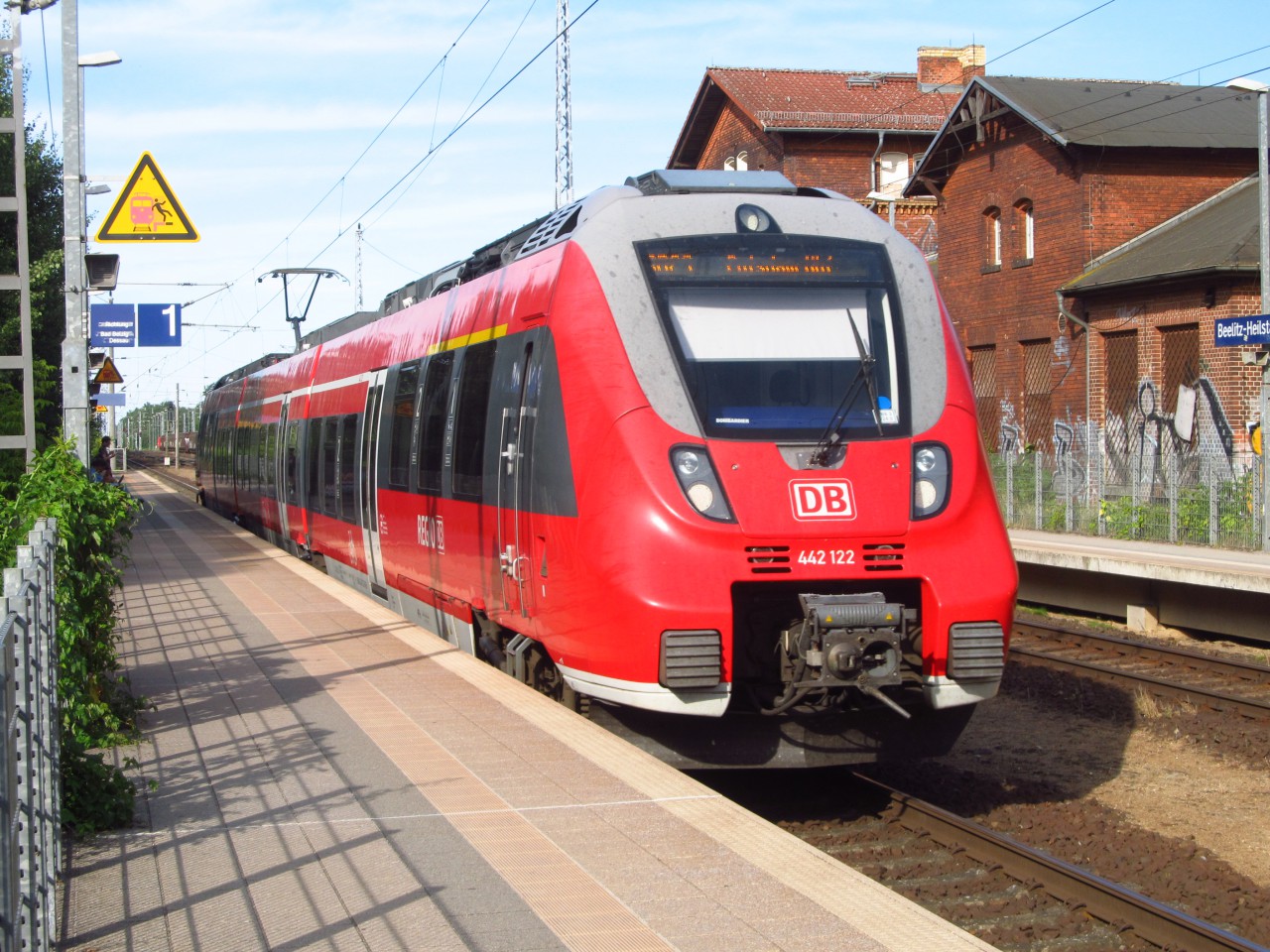 Talent 2 DB v Beelitz-Heilstatten (tra Berlin - Dessau) - v r. 2016 konen vlak z Postupimi