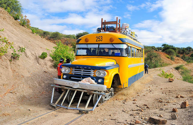Bolivia El Ferrobus operado por la compania FCA (Ferroviaria Andina) procedente  7349739430_7ab9fb4b