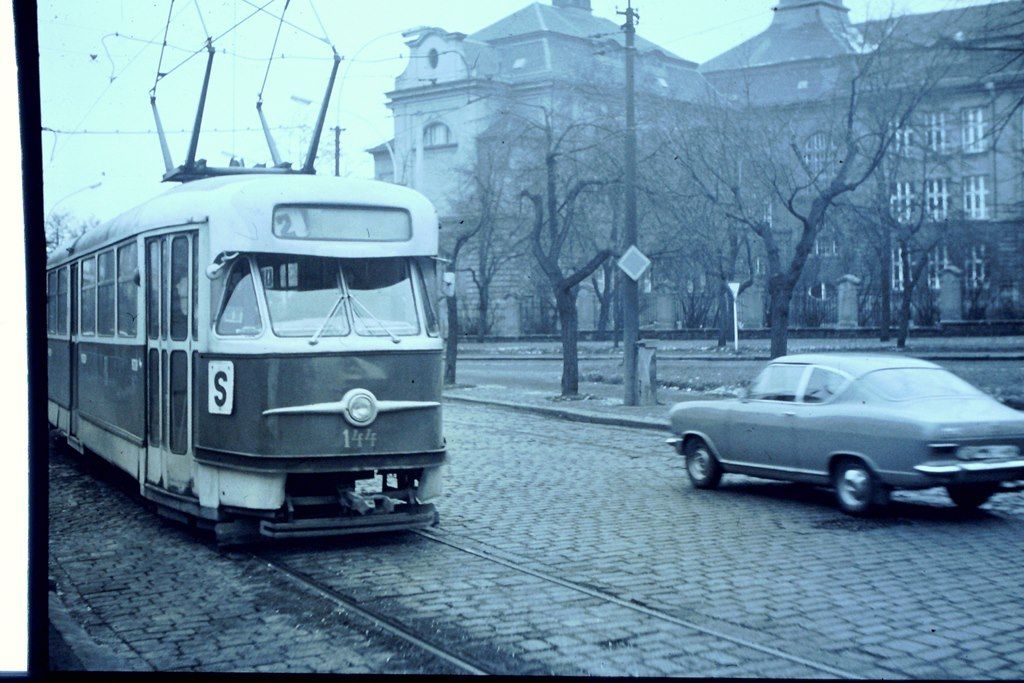 Tramvaj T2 . 144 mj Opel Kadett B Coupe, Plze, Mikulsk nmst