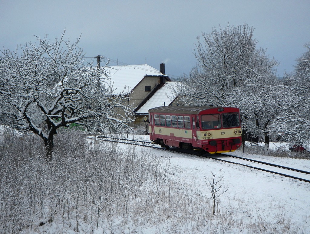 810.097-6 vjd do Rozsoch jako vlak 14910.