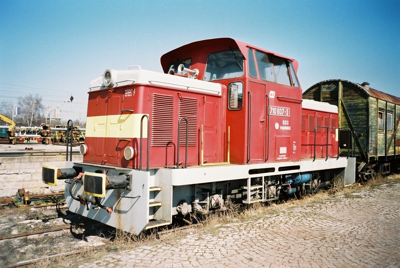 710.607 (SDC Pardubice) u st. Choce, 23.3.2003