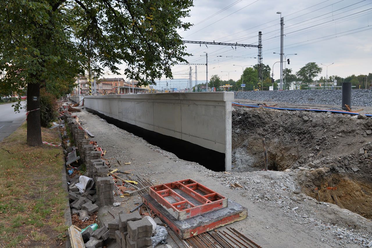 st. esk Tn, 22.8.2015 - nov bon stna u odstavn koleje 10a.