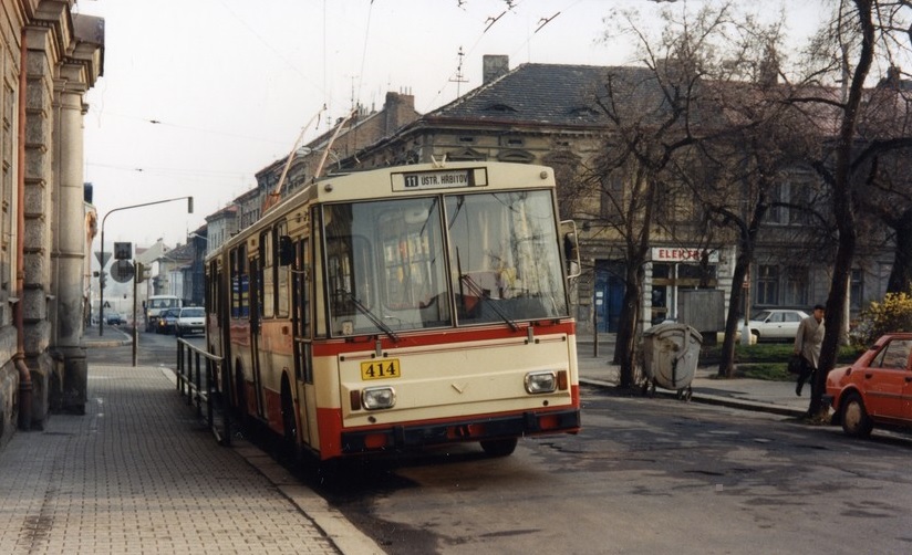 Jedna fotka 15Tr (414) z 1995 roku na Husovo nmst.