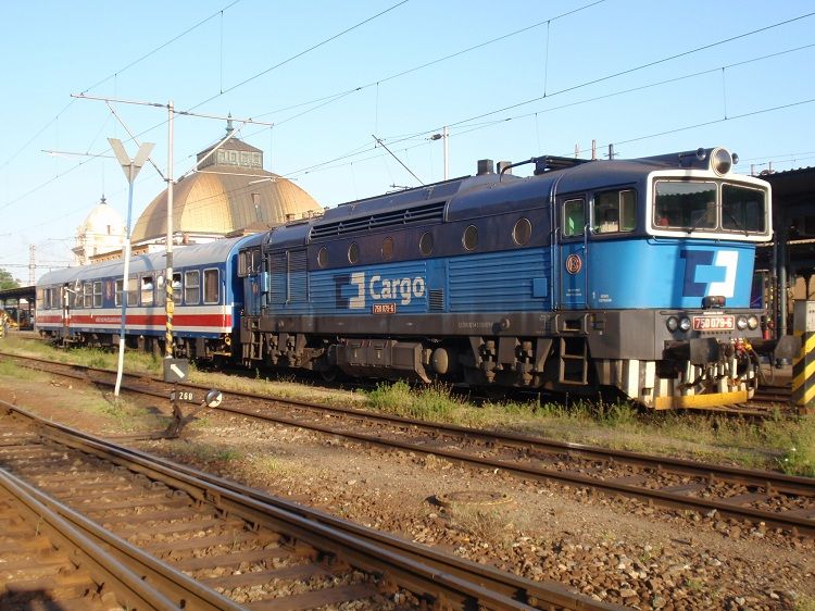 750 079-6  s mcm vozem v Plzni hl.n.