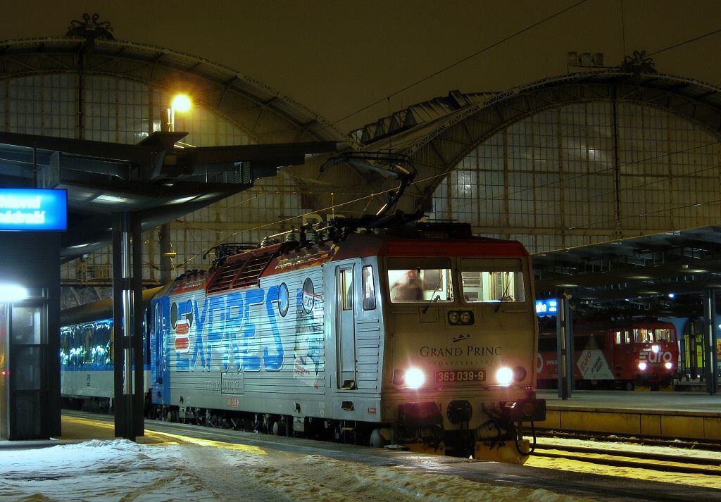 R 441 Excelsior-363.039-Praha hl.n-28.12.2010