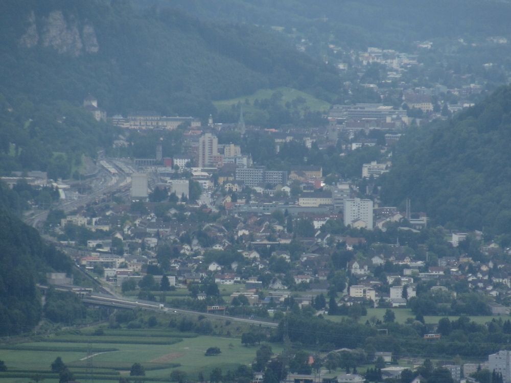 Pohled na Feldkirch (vlevo je vlakov ndra) z obce Viktorsberg