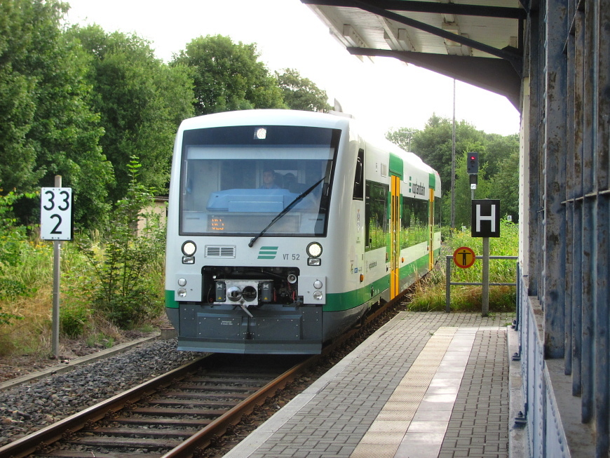 Falkenstein (Sachs), pjezd RS1 (Vogtlandbahn) ve smru od Plauen/Herlasgrnu