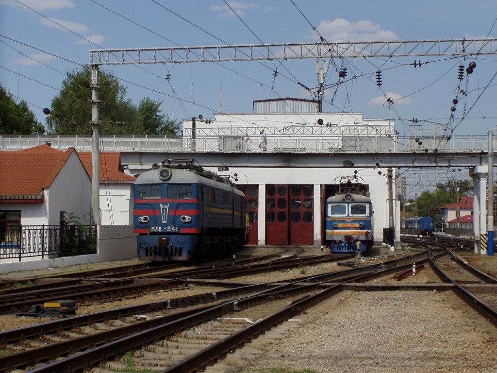 VL8-941 Simferopol 3.8.2012
