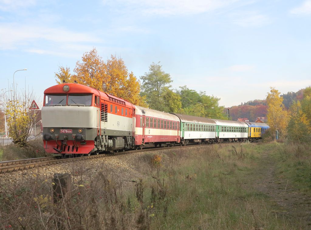 T478.1004 se soupravou voz do muzea D v Lun ped Prahou-Veleslavnem, 22.10.2013