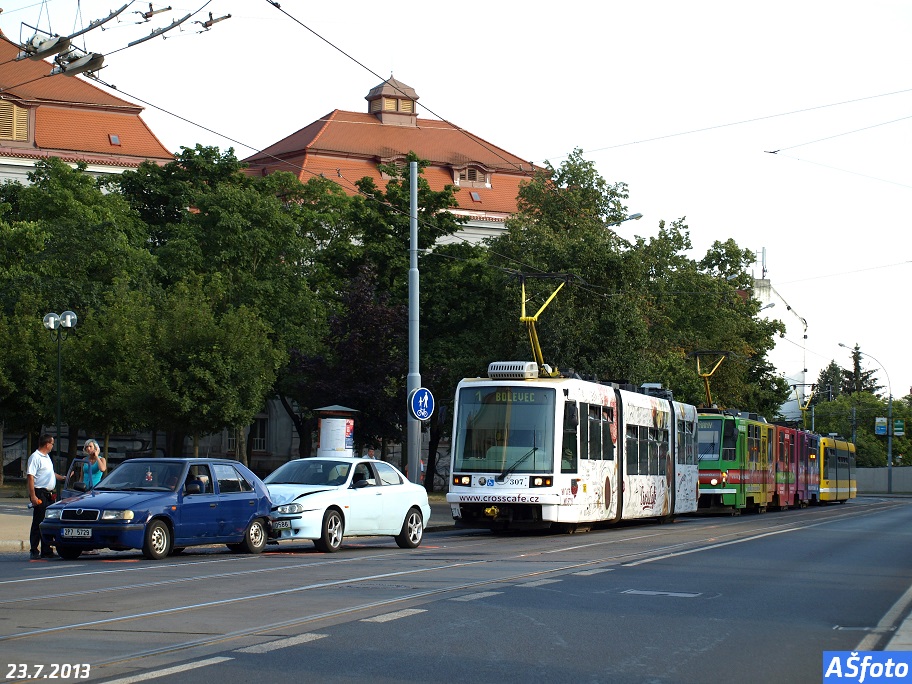 Nehoda IAD zablokovala tramvaje. 23.7.2013