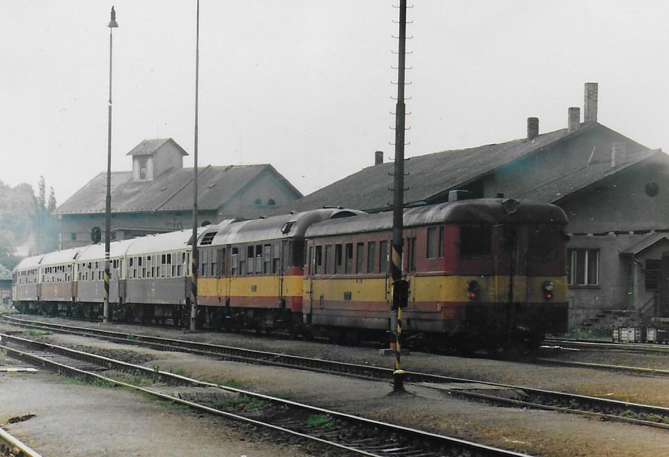 230 na zvsu ptenho Sp Praha-Turnov,z Bakova Mos 6060 do Novho Boru jaro 1992.