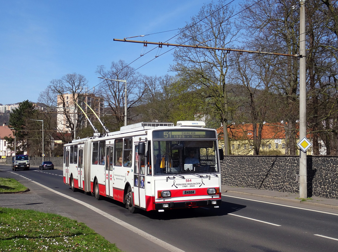st nad Labem-Krsn Bezno - trolejbus koda 15Tr13,6M ev.. 564 v ulici Podmokelsk