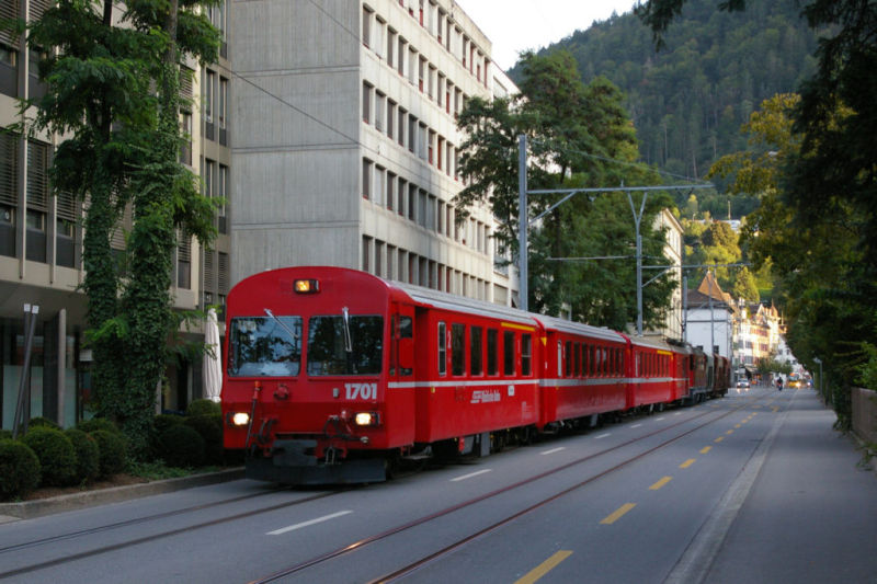RhB je sice bezpochyby vlak, ale na Arosabahn vetn seku v ulicch jsou k vidn taky pkn vci