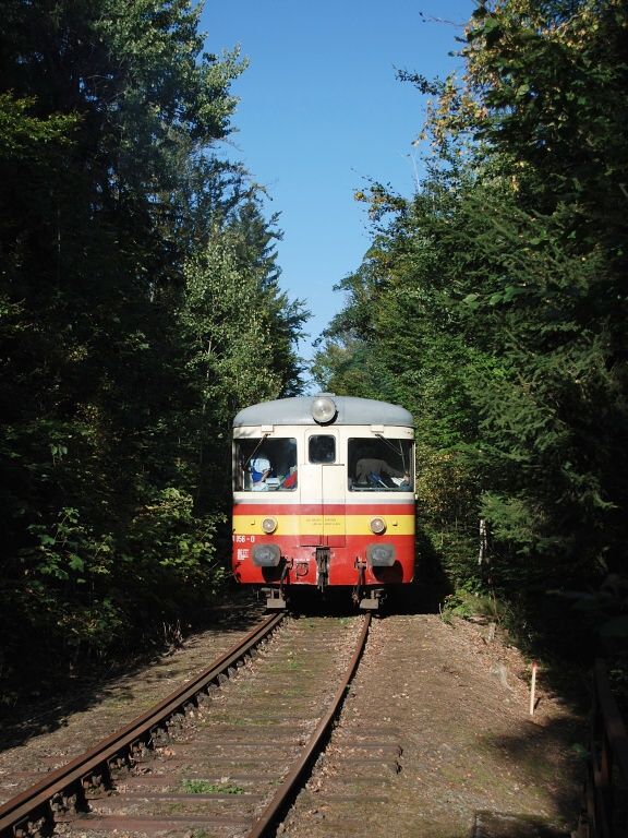 Posledn vlak po starch kolejch se vrac z hranice do Harrachova