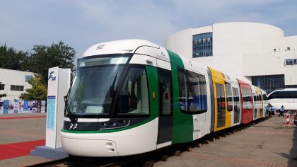 Nov tramvaj BSR na pekingskm veletrhu UrTran.