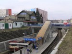 V�pravn� budova v kr�tk�m obdob� mezi zahlouben�m koleji�t� a vlastn� demolic�.