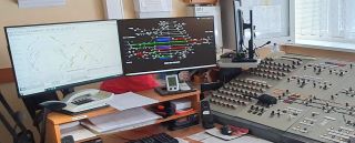 GRADO a monitor s kontrolnym reliefom systemu na prenos cisiel vlakov