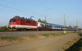 350 003-0 s neschopnou 380 011-7 na vlaku Ex 278 mezi Velim a Cerhenicemi 5.9.2021