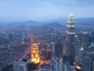 Petronas Towers z vyhldkov ploiny KL Tower ve vce 285 metr