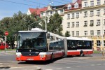 119 se stáčí z Evropské do Gymnazijní. Za ní už se štosovaly xS5 a 161.