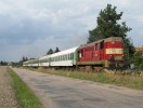 Kocour ady 742185 opustil stanici Nov Bydov.