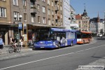 Ev. . 141 (Solaris Urbino 12) na NAD za trolejbusovou linku 203 a ev. . 85 v zastvce "Divadlo".