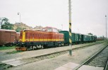 T 444.0101 v st. Rakovnk v soupravovm vlaku z Mostu do Lun, 31.8.2001