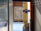 Okno vdejny jzdenek v Nmti n/O. po vandalskm pokozen z pelomu srpna/z...