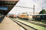 T 678.012 pi posunu v st. Praha-Vrovice, po pjezdu z vchodu 23.6.2006