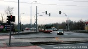 To by m� zaj�malo, kter� autobus�k by to tady z prost�edn�ho pruhu vyto�il..