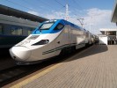 Chlouba uzbeckch drah - vlak Afrosiyob - spojuje Takent se Samarkandem. Msty jede a 190 km/h