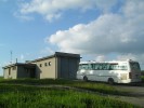 P��j�d� posledn� spoj z T�bora, zaj�d� p��mo p�ed gar�, kde vystoup� cestuj�c�...