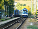 Sp vlak cour 40 km/h po 3. SK, Os (zanedlouho "doasn konc" v Zastvce) na 1. SK; budova v reko