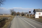Silnice vedouc do obce Hladk ivotice