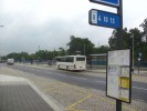 P�ek�ej�c� bus NAD (patrn� pojede ve 12.02 h na Os 4876)