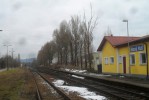 zast.Nov� Hu�, vlevo za�.vle�ky, vpravo tra� do Nezv�stic