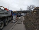 Na kolonu sta�� semafor na p�echodu...