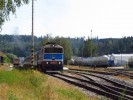 Os 9206 s 754.007 odjd ze Zrue n/S.; v pozad vozy s cementem pro rekonstrukci dlnice D1