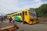 mezi stanic� a depem vozila z�jemce 814 107-9