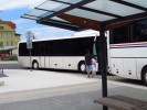 ... a 3. bus NAD zastavuje (v rozporu s legislativou) mimo z�liv (hlavn� �e st. �. 5 je bez provozu)