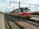Lokomotiva sovtsk vroby pipraven k odjezdu s osobnm vlakem do Oulu