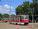Dv� 71-605 u vjezdu do vozovny.