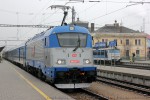 380 014-1 s mcm vlakem 100644 v eskch Budjovicch - vedle stoj 242 220-2 s R 668