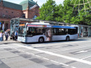 Autobus MHD (jezd zde velmi asto + kloubov; inu, chyb tram) ped ndram
