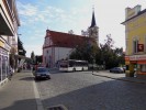 Autobus vj�d� Podskalskou ulic� do historick�ho centra.